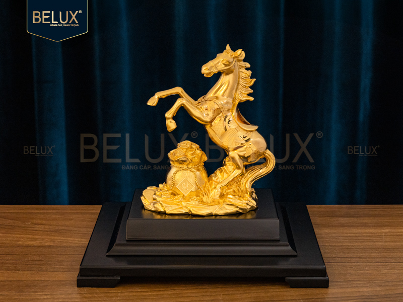 Tượng ngựa mã đáo thành công dát vàng 24k